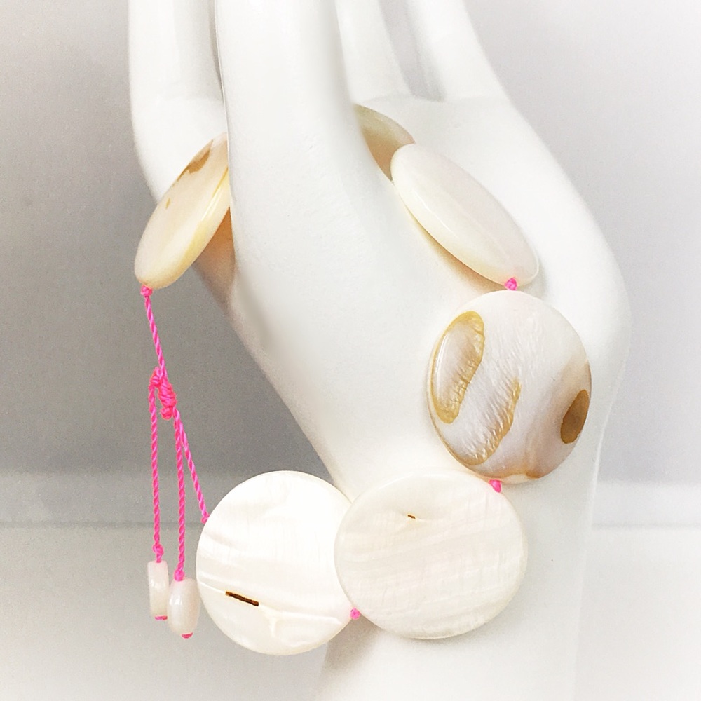 🌊🌴Perfect Circle Shell Bracelet🌴 - Picture 3 of 3